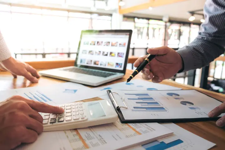 Gestion de la paie à Lyon : calcul des charges sociales et des bulletins d'une PME