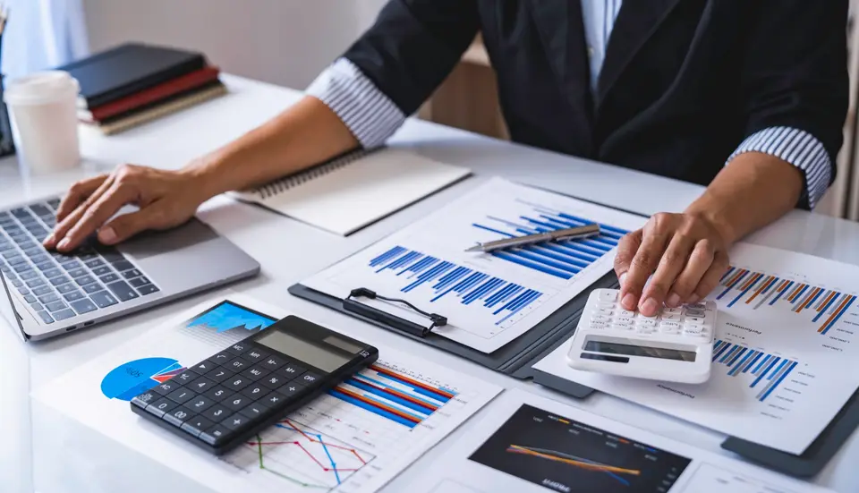 Dirigeant comparant les plateformes agréées de facturation électronique